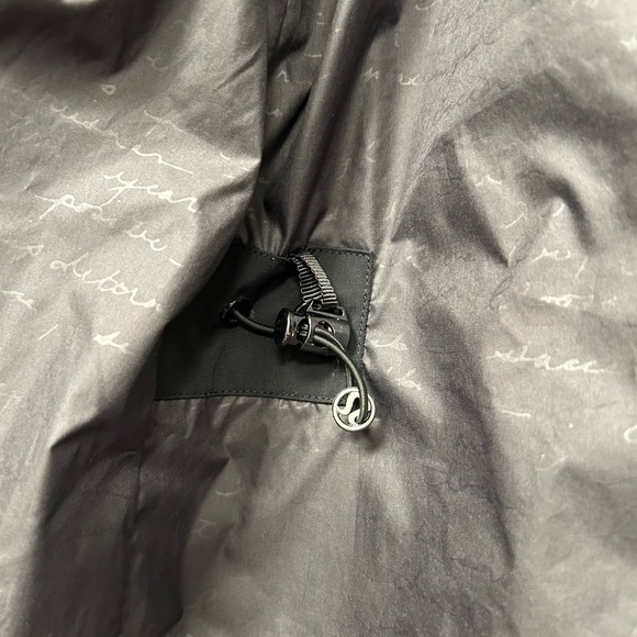 Lululemon Rain Jacket Sz 4 - Picture 4 of 4